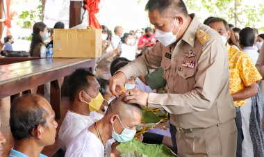 ผู้ว่าฯชลบุรี ปลงผมนาคผู้บรรพชาอุปสมบทหมู่ ถวายพระพรเจ้าฟ้าพัชรกิติยาภาฯ99รูป