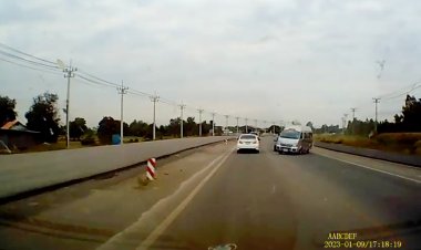 ตำรวจพิจิตรเปิดคลิปภาพอุบัติเหตุรถตู้รับส่งนักเรียนชนประสานงาเด็กนักเรียนเสียชีวิตแล้ว3ราย