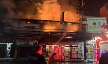 หนีตายระทึก!ไฟไหม้ห้องแถว ไม้เก่าอายุเกือบ 100 ปีเมืองชลบุรี วอด 7 คูหา
