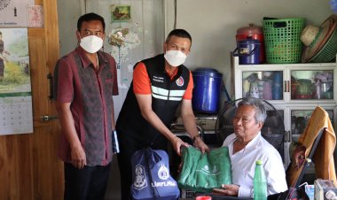 กอ.รมน.พิจิตรลงพื้นที่มอบสิ่งของ ใส่ใจดูแลผู้สูงอายุและผู้ยากไร้