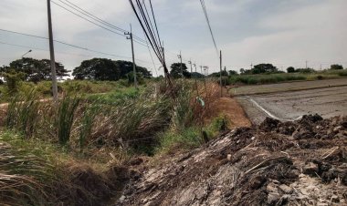 สุดที่จะทนอีกต่อไป!ชาวบ้านกรุงเก่าร้องเสาไฟฟ้าจำนวนมากเลิกใช้แล้วแต่กฟภ.ไม่ยอมรื้อทิ้ง