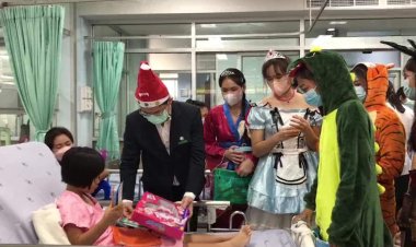 หมอ-พยาบาล ขอนแก่น แปลงร่างเป็นตัวการ์ตูนมอบของขวัญวันเด็กสร้างกำลังใจสู้โรคร้ายและให้หายป่วยไวๆ