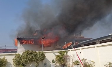 เจ้าของร้านลมจับ!ไฟไหม้ร้านขายบะหมี่วอดทั้งหลังรับวันเด็กแห่งชาติคาดไฟฟ้ารัดวงจร