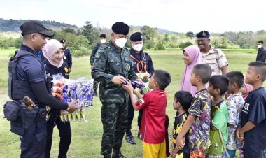 ผบ.ฉก.นราธิวาสรุดเยี่ยมครอบครัวอส.เหยื่อไฟใต้ศรีสาคร