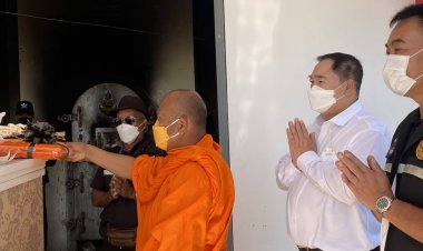 "นายกเคี้ยง"-“นายกเจิน”  ทอดผ้าไตร บังสุกุล  งานฌาปนกิจศพ "พ่อหลวงจันทร์ กามล"