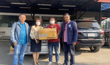 " ผอ.หน่อง" ททท.ตาก มอบถุงเท้านักเรียนให้ รร.บ้านแม่จวาง