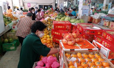 เครื่องเซ่นไหว้ผลไม้มงคลเสื้อสีแดงพาเหรดขึ้นราคา รับเทศกาลตรุษจีน