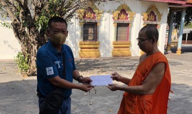 "รองตี๋" ถวายปัจจัย 10,000 บาท  เพื่อบูรณะหลังคาวิหาร  วัดอรัญเขต  ทน.แม่สอด