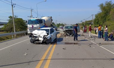 สลด!เก๋งต่างชาติ ชนกระบะคุณตาพาหลานไปสอบ ดับคาที่ 2 สาหัส 2