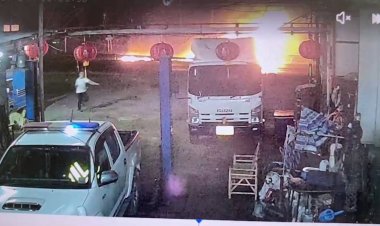 เปิดภาพกล้องวงจรปิดวินาทีรถตู้ชนราวเหล็กข้างทางไฟลุกท่วมเสี่ยววินาทีดับ 11 รายที่โคราช