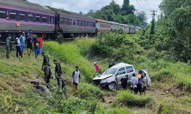 ระทึก!รถไฟกรุงเทพ - สุไหงโกลกเฉี่ยวชนกระบะขนจยย.ที่สถานีวัดควนมีด-จะนะสาหัส 3