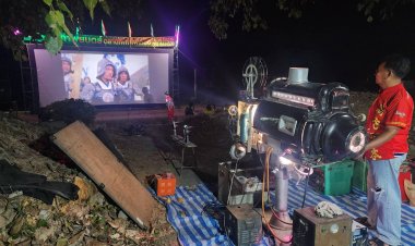 ตรุษจีนพิจิตรฉายหนังกลางแปลงให้ผีชมส่วนคนดูก็นำหมูกระทะมานั่งกินบรรยากาศสุดวังเวง