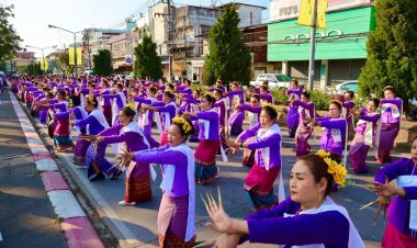 ช่างฟ้อนกว่า 761 คนซักซ้อม “ฟ้อนเล็บ"ปูจาไหว้สาพญามังราย ฉลองครบรอบ 761 ปีเมืองเชียงราย