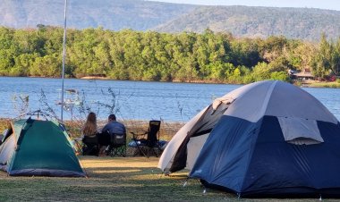 ท่องเที่ยวปราจีนฯคึกคักนทท.แห่กางเต๊นท์บนวนอุทยานน้ำตกเขาอีโต้  “ป่าในเมือง”รับโอโซนสัมผัสลมหนาว