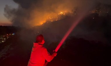 ระทึก!ไฟไหม้บ่อขยะเทศบาลขอนแก่น เพลิงโหมกองขยะสูง 10 เมตร คาดใช้เวลาดับ 2 วัน (ชมคลิป)