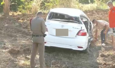 สุดสลด! สิบล้อพุ่งชนเก๋งดังสนั่นตรงทางแยก ปลิวลงข้างทางดับคารถ 4 ศพ