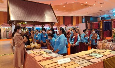 สมเด็จพระเจ้าลูกเธอ เจ้าฟ้าสิริวัณณวรีฯด็จทอดพระเนตรนิทรรศการผลิตภัณฑ์ผ้าไทยที่สุรินทร์