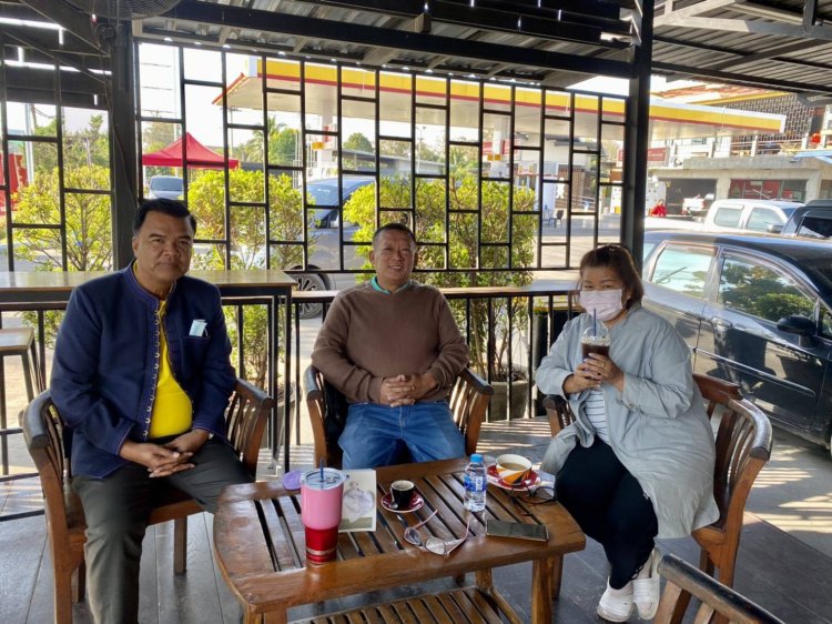 สวัสดีปีใหม่ 2566 ที่ มุมกาแฟ ยามเช้าท่ามกลางอากาศที่หนาวๆ ณ.เมืองแม่สอด.