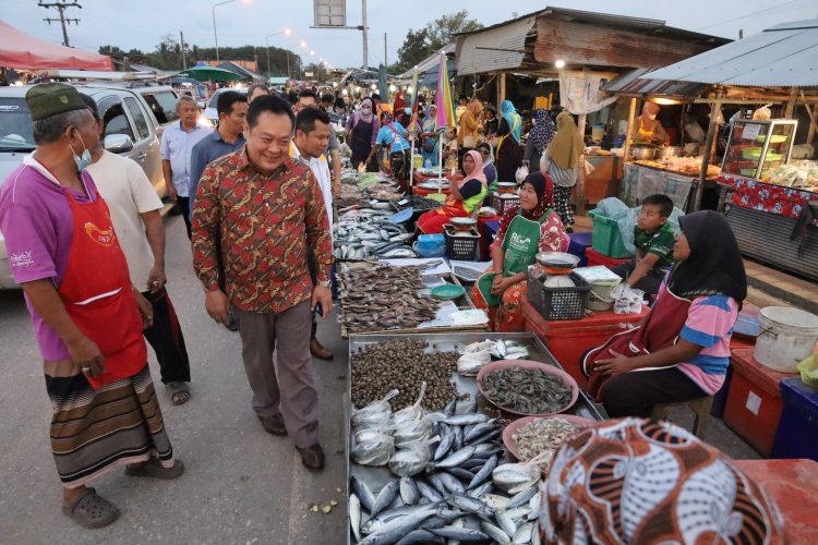 มาตามสัญญา พ.ต.อ.ทวีฯลงพื้นที่ตลาดพระพุทธ รับฟังปัญหาชาวเทพา