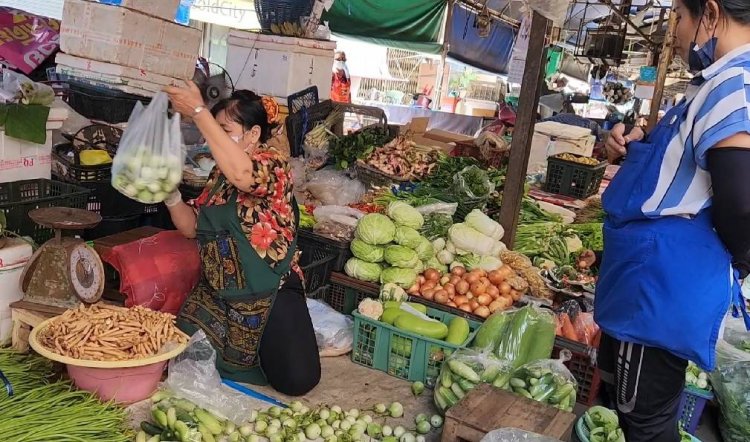 ผู้บริโภคกระอัก!ไข่ หมู ผัก ราคาขยับขึ้นพรึ่บ-ร้านค้าเดือดร้อนหนักขายไม่ออก