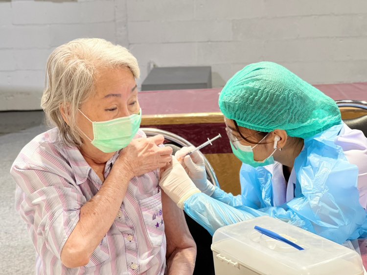 คร่าชีวิตระลอกใหม่แล้ว 14 ศพ!คนโคราชแห่ฉีดวัคซีนป้องโควิดต่อเนื่อง