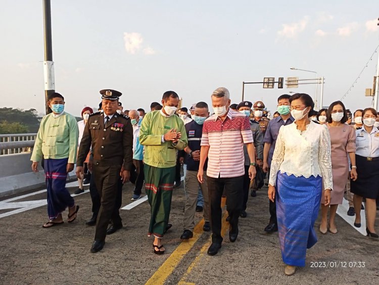 พ่อเมืองตาก – ผู้ว่าฯเมียวดี ร่วมเปิดสะพานมิตรภาพฯแห่งที่ 1. ด่านแม่สอด คึกคัก