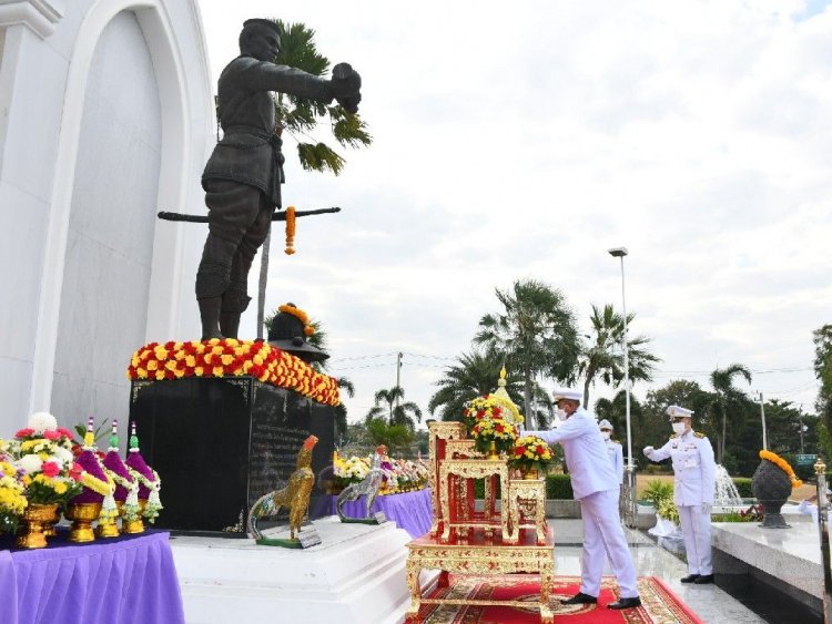 ชลบุรีประกอบพิธีวางพานพุ่มถวายราชสักการะเนื่องใน “วันยุทธหัตถีสมเด็จพระนเรศวรมหาราช”