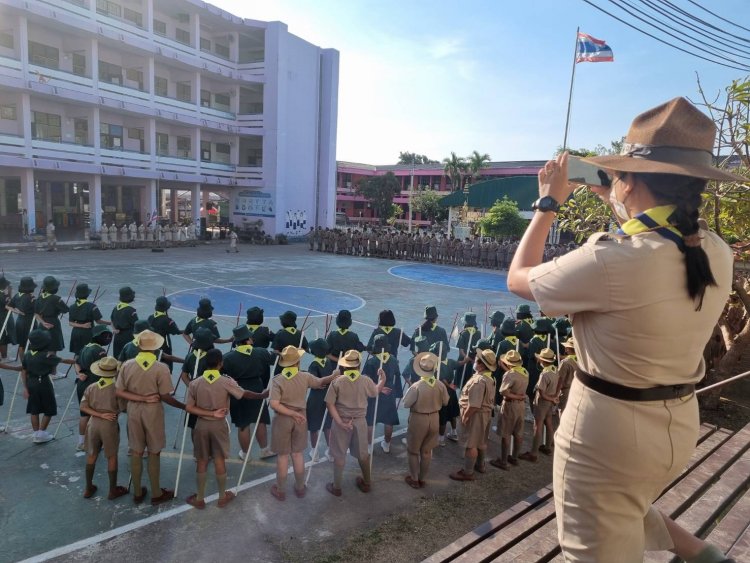 โรงเรียนเทศบาล 2 (วัดหลวงปรีชากูล)จัดนำนักเรียน – เนตรนารีเข้าค่ายพักแรม