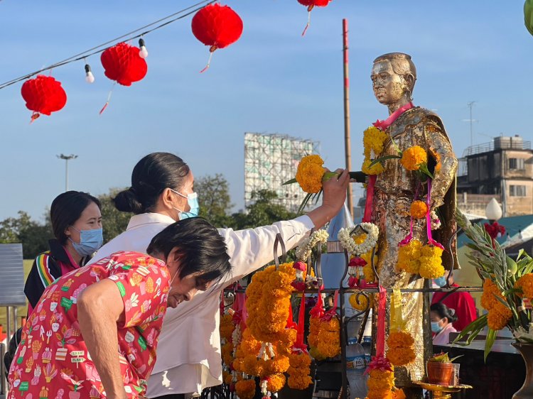 บรรยากาศคนไทยเชื้อสายจีนโคราช แห่ไหว้ย่าโมและเทพเจ้าตามศาลเจ้าต่างๆ คึกคัก