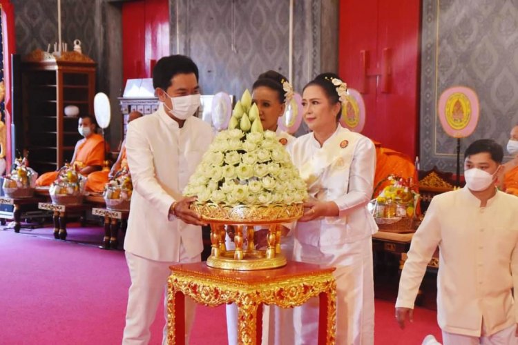 ตรุษจีนพิจิตรแห่เที่ยวงานวัดนมัสการหลวงพ่อเพชร"งานไหลเรือไฟ"(ชมคลิป)