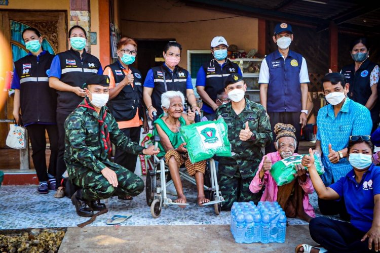 ทหารต้านภัยหนาว ตบเท้าเข้าเยี่ยมผู้ชราป่วยติดเตียง เคียงคู่ประชาชน มอบผ้าห่มกันหนาว ติดภูเขาดงรัก