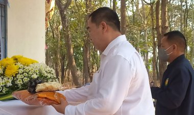 "นายกเคี้ยง" พรรคพลังประชารัฐ  ร่วมทอดผ้าไตรบังสกุล งานฌาปนกิจศพ "คุณพ่อ ร.ต.ท.ศักดา สีเดือน "