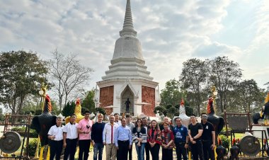 "มาดามหยก"พรรครวมแผ่นดิน  นำทีมศิลปินสักการะ พระสถูปเจดีย์สมเด็จพระนเรศวรมหาราชานุสรณ์