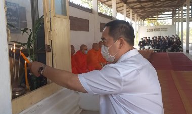 "นายกเคี้ยง" พรรคพลังประชารัฐ  เป็นประธานจุดธูป=เทียนธรรม  งานฌาปนกิจศพ "แม่หลวงฟอง นวนดิบ"