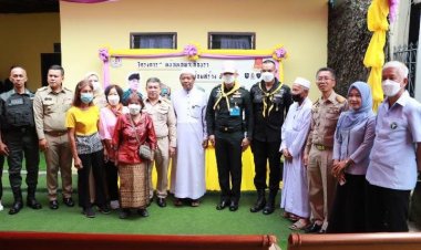 ผบ.ฉก.นราธิวาส ส่งมอบบ้านตามโครงการ “หน่วยเฉพาะกิจนราธิวาส ซ่อมสร้าง ปันสุข” เพื่อยกระดับคุณภาพชีวิตผู้ยากไร้