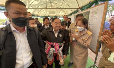 ว่าที่ผู้สมัครพปชร.-ชาวบ้านแห่ต้อนรับ"บิ๊กป้อม"ลงพื้นที่ชัยภูมิ ติดตามโครงการจัดการน้ำ