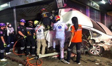 สลด!นศ.แพทย์ มข.ซิ่งเก๋งชนเสาดับตายคาเบาะคนขับ ตร.สันนิษฐานอาจขับเร็ว-หลับใน