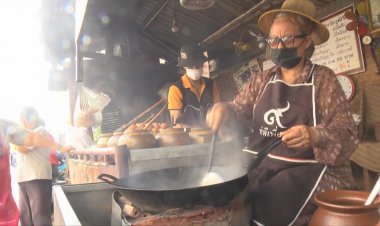 "ร้านป้าอ้อม"ผัดหมี่โคราชสูตรโบราณ รสเผ็ดจี๊ดจ๊าด อร่อยฟินเวอร์คู่เมืองย่าโมมานานกว่า 30 ปี