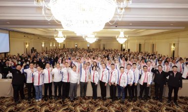 "มาดามหยก" นำทัพประชุมใหญ่รวมแผ่นดิน "บิ๊กโป๊บ" นั่งหัวหน้าพรรค-เปิดตัวคณะกรรมการชุดใหม่-ทีม Chang Together"เปลี่ยน...ไปด้วยกัน"