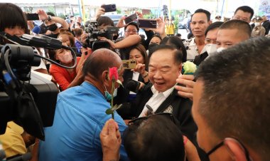 "บิ๊กป้อม"รองนายกรัฐมนตรี ลงพื้นที่ตรวจติดตามการบริหารจัดการน้ำจังหวัดปทุมธานี