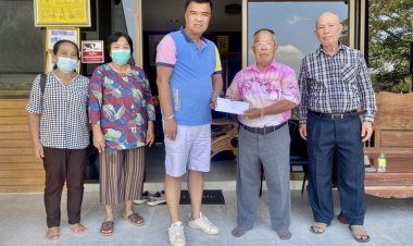 "ผู้ใหญ่หมี แม่สอด" รับมอบเงิน 30,000 บาท  จาก "พ่อเลี้ยงคำ ท่า 23 วังแก้ว"  จัดสร้างซุ้มประตูหมู่บ้านหนองบัว