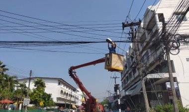 ทน.แม่สอด นำช่างไฟฟ้าติดตั้งเพิ่มไฟแสงสว่าง หน้า สนง.กฟภ