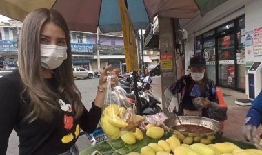 มะม่วงรถเข็นเปรี้ยวจี๊ดแก้ง่วงอยู่หมัดพร้อมน้ำจิ้มน้ำปลาหวานสดรสแซ่บ ขายหมดทุกวัน แถมราคาถูก