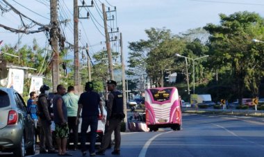 ปิดล้อมระทึก!มือปืนคลั่งกระหน่ำยิงบัสโดยสารภูเก็ต-พัทลุง เจ็บ2 คนร้ายยังซ่อนตัวเงียบบนรถ
