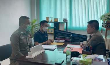 ผู้ต้องหาคดีทำร้ายผู้สื่อข่าวกลางเมืองเพชรบูรณ์บาดเจ็บสาหัสดอดเข้ามอบตัว-ญาติยื่นหนังสือค้านการประกันตัว