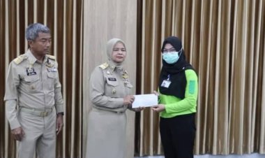 ผู้ว่าฯปัตตานี มอบเงินช่วยเหลือเยียวยาด้านทรัพย์สินแก้เหยื่อไฟใต้ 11 ราย รวมกว่า 8.9 ล้านบาท