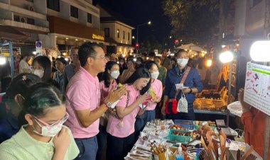 "มาดามหยก" แกนนำพรรครวมแผ่นดินลงพื้นที่รับฟังปัญหาลุยแก้ปัญหาเศรษฐกิจปากท้องชาวเชียงใหม่