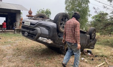 ฤทธิ์ฝนหลงฤดู!โคราชฝนกระหน่ำถนนลื่น เกิดอุบัติเหตุรถพลิกคว่ำตกถนนหลายคัน