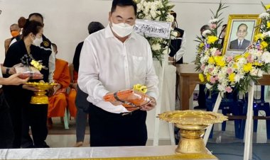 "นายกเคี้ยง คนบ้านเฮา"  ร่วมทอดผ้าไตรบังสกุล งานฌาปนกิจศพ "คุณพ่อยงยุทธ นาคเจือทอง"