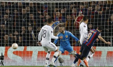 ยิงสนั่นผลัดกันเป็นฝ่ายนำ!"บาร์เซโลนา"เปิดบ้านเจ๊า"แมนฯยูไนเต็ด"นัดแรกเพลย์ออฟน็อกเอาต์ ยูฟ่า ยูโรปา ลีก